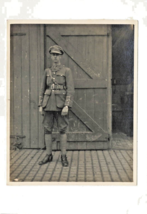 BRITISH SOLDIER IN UNIFORM-MILITARY PHOTO ATTACHED TO POSTCARD - £4.66 GBP