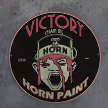 Vintage 1941 Victory Chain Inc Horn Paint Label Porcelain Gas &amp; Oil Pump Sign - £99.91 GBP