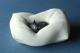 Cat Sleeping on Pillow Statue Sculpture Artist Albert Dubout France Chat Kitten - £27.13 GBP