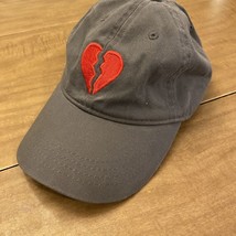 Red Heart Broken Strapback Preowned Gray Cap Hat Dad Hat - £7.59 GBP