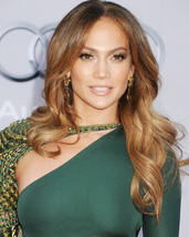 Jennifer Lopez looks glam in green dress at awards ceremony 8x10 press photo - £9.44 GBP