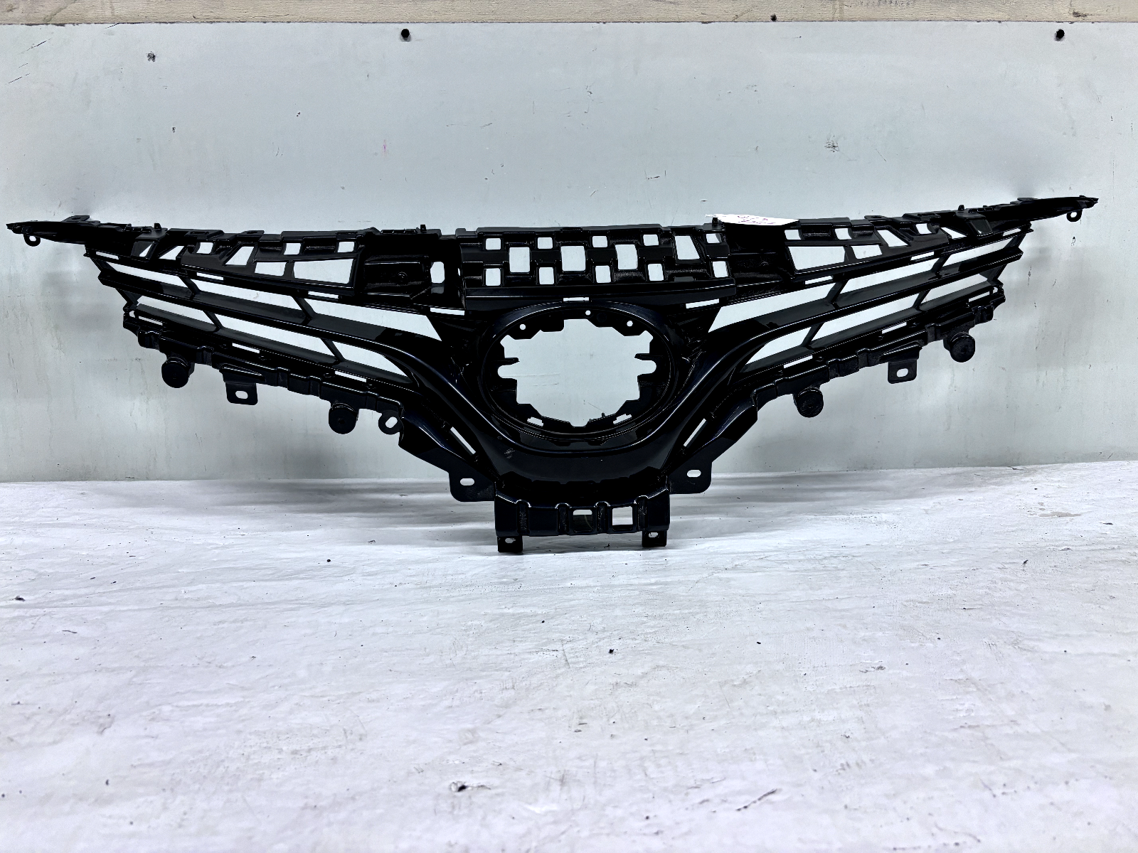 2018 2019 2020 toyota camry front oem upper grille 53111-06860 - $100.00
