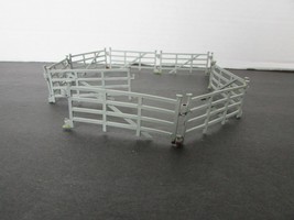 O Scale Plastic Corral Fence 9 sections 26&quot; long grey   H7 - $4.70