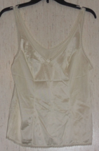 EXCELLENT WOMENS Vanity Fair IVORY CAMISOLE    SIZE  36/42  MADE IN U.S.A. - $354.49 MXN