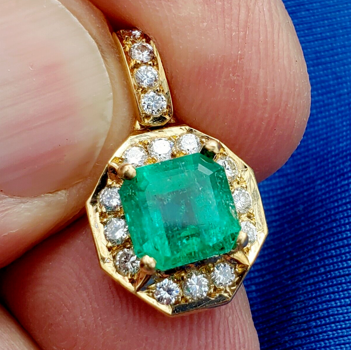 Earth mined Colombian Emerald Diamond Pendant Deco Halo Solid 18k Gold Medallion Item image 7
