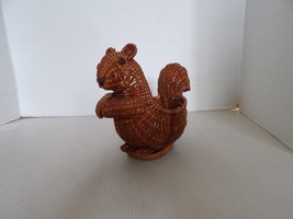 Vintage Brown Wicker Squirrel Basket - £6.35 GBP