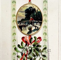 Christmas Victorian Greeting Card Mistletoe Embossed 1900s Postcard PCBG11E - $375.23 MXN