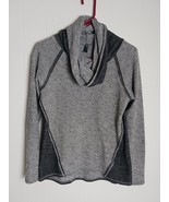 Women&#39;s Kuhl Small Turtle / Cowl Neck Sweater - $703.53 MXN