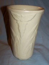 Vintage Shawnee Embossed White Art Deco Flower &amp; Leaf Vase -7 inches tall - $761.45 MXN