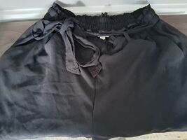 Lauren Conrad XL womans shorts with tie in front - $5.94
