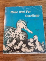 Vintage 1972 Make Way For Ducklings Book By Robert McCloskey - £4.22 GBP