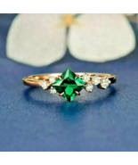 Women&#39;s 2Ct Princess Cut Lab Created Emerald Ring in 14K White Gold Plated - $2,822.32 MXN