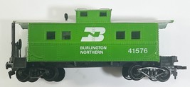 HO Scale &quot;Burlington Northern&quot; 41576 Freight Train Caboose Car - £9.28 GBP
