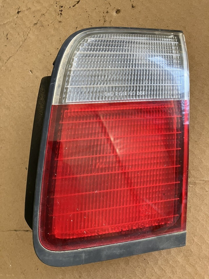 96-97 Honda ACCORD Passenger Right Tail Light Sedan Lid Mounted - $34.64