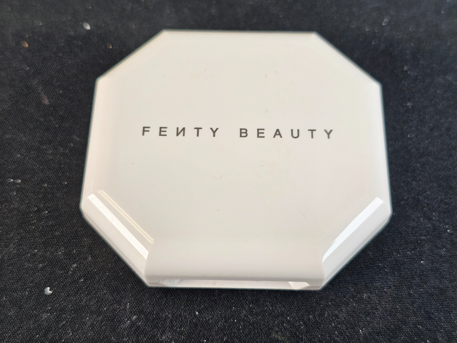 Fenty Beauty Pro Filt&#39;r Soft Matte Powder Foundation Color 490 - $34.60