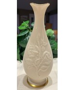 Lenox Sharon Bud Vase Ivory China 24K Gold Trim Made in USA Preowned Per... - $323.11 MXN