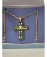 Vintage Avon Birthstone Cross Necklace August Simulated Peridot NOS - $437.24 MXN