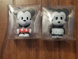 Mickey &amp; Minnie Mashmallows In Display Case - $184.52 MXN