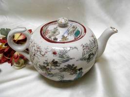 2438 Antique Handpainted Japan Geisha Girls Teapot - £27.98 GBP