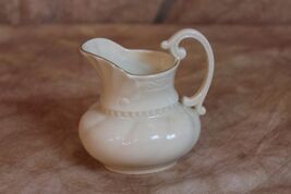 Vintage Lenox Colonial Ivory Small Pitcher Creamer Free Shipping! DH2999 - €12,12 EUR