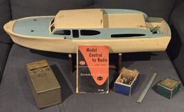 Aerokits Sea Queen 29-inch Cabin Cruiser Model Boat with Kits - $897.30 CAD