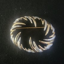 Vintage Sarah Coventry Signed Brooch Fire and Ice Gold Silver Tone Oval Pin - £14.28 GBP