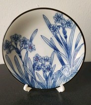 Japan Blue Flower 5&quot; Decorator Plate With Stand - $8.42