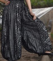 SILVER AND BLACK CLASSIC ASSUIT PRINT ATS REN FAIRE GYPSY PANTALOONS  - $1,628.40 MXN