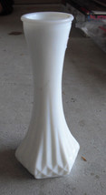 Vintage Hoosier Milk Glass Milkglass Bud Vase 4063C 6&quot; Tall - £17.93 GBP