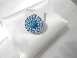 Style &amp; co. Size 6 -7 Silver Tone Blue Stone Flower Statement Ring Y589 - £8.93 GBP