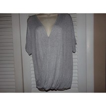 Matty M Gray v neck gathered hem top M Excellent - $7.38