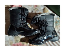 Weatherproof Boots Janice women&#39;s Size 6M BLACK Lace Up Faux Fur EUC - £25.57 GBP