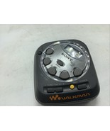 VINTAGE SONY WALKMAN SRF-M35 PORTABLE POCKET AM FM RADIO W/BELT CLIP. TE... - $331.52 MXN