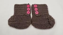 Hand Crocheted 0-6 Months Baby Girl Brown &amp; Pink Buttons Booties Boots Slip-On - £8.60 GBP