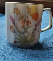 Vintage Tea Cup Butterfly Flowers White, Gold  Trim Collectible Unbranded  - $17.99
