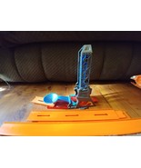 Hot Wheels Trick Track Flame Thrower Track Tower Car Drop Launcher w/Ora... - $377.92 MXN