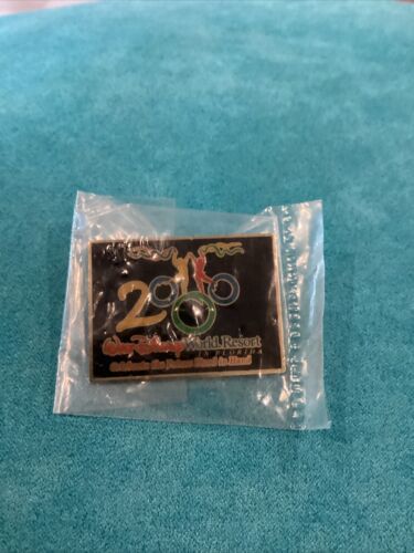 Walt Disney World Resort in Florida Pin 2000 Celebrate the Future Hand i... - $10.89
