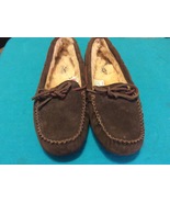 UGG AUSTRALIA DAKOTA SHEEPSKIN MOCCASIN SLIPPERS - WOMENS SIZE 7 US - S/... - $52.64 CAD