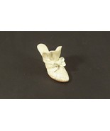 Just The Right Shoe Venus in Pearls Miniature 1999 Style 25099 Raine Willits - $6.99