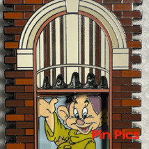 Disney Snow White &amp; Seven Dwarfs Dopey Windows of Main Street USA LE 3000 pin - £14.03 GBP