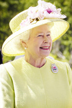 Queen Elizabeth Ii Smiling 18x24 Poster - £19.17 GBP