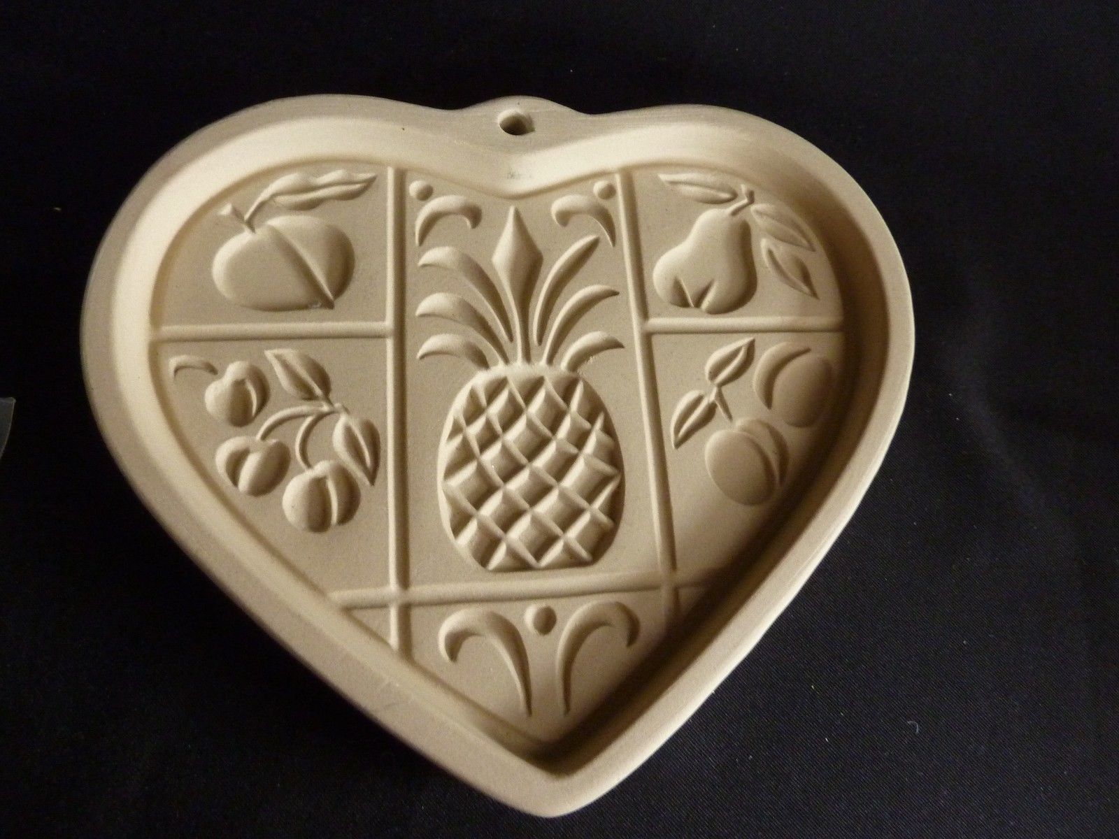 Primary image for THE PAMPERED CHEF Hospitality Heart Cookie Mold  - FAMILY HERITAGE STONEWARE