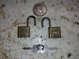 23JJ04 A PAIR OF TINY LOCKS (LUGGAGE?) WITH KEYS, VERY GOOD CONDITION - £3.09 GBP