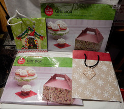 Christmas Mix Lot 2ea Gift Boxes 5.75"x8"x8.75" 2ea Gift Bags Dog Snowflakes 29A - $6.92