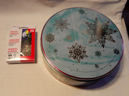 Christmas Gift Tin Round Food Container 8&quot; 20ea Lites Up Suction Cup Clips 27Q - £3.94 GBP