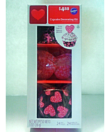 WIlton Cupcake Decorating Kit Black Pink Red Hearts Backing Cups Picks S... - $76.02 MXN