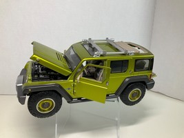 Maisto 1/18 Scale Diecast Crysler 2005 Jeep Rescue Concept Metallic Green - $39.78