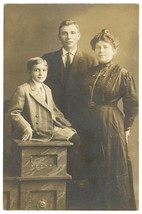 Circa 1890&#39;S Antique Photo Of Family, Mother Father And Son In Suits And Dress - £7.47 GBP