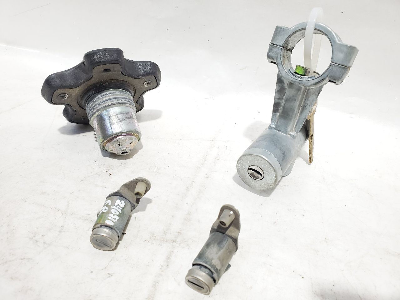 1979 1983 Nissan 280ZX Manual OEM Door Lock Cylinder Gas Cap Switch With Key Item image 2