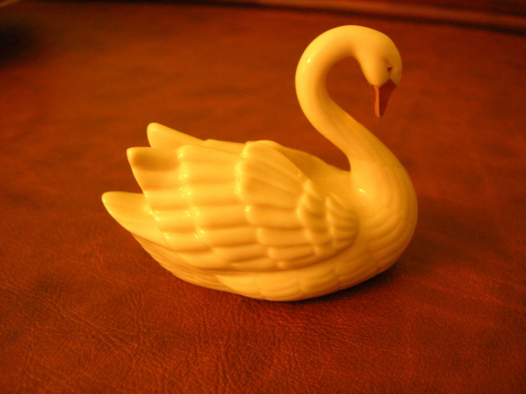 Primary image for LENOX ~ Swan Figurine ~ Fine China ~ Gold Beak